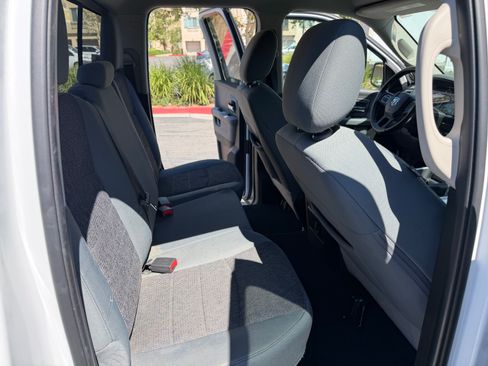 Used 2018 RAM 1500 Big Horn AWD/4WD image 14