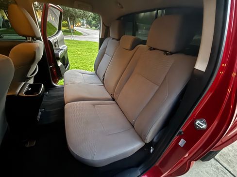 Used 2018 Toyota Tacoma SR5 AWD/4WD image 10