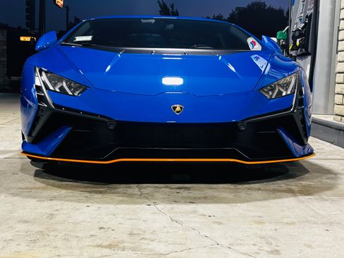 Used 2023 Lamborghini Huracan Tecnica image 2