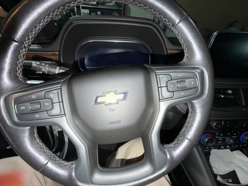 Used 2022 Chevrolet Tahoe Premier w/ Premium Package image 2