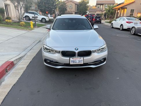 Used 2018 BMW 330e w/ Convenience Package image 17