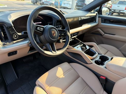 Used 2018 Porsche Panamera image 6