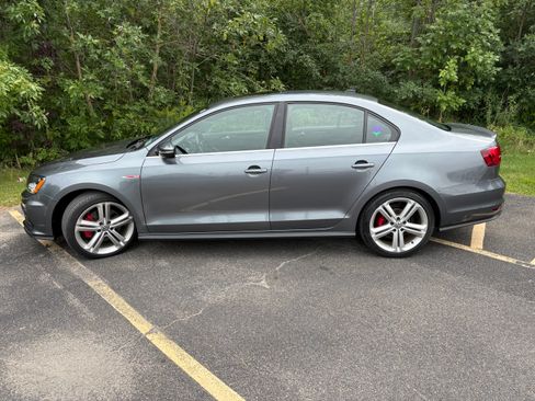 Used 2017 Volkswagen Jetta GLI FWD image 1