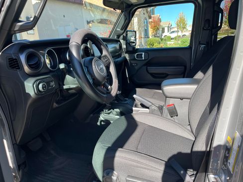 Used 2023 Jeep Gladiator Sport image 6