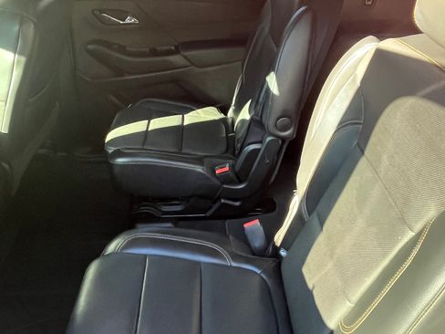 Used 2018 Chevrolet Traverse Premier image 12