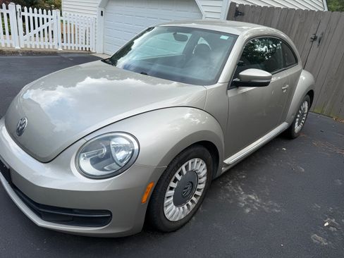 Used 2014 Volkswagen Beetle 2.5 FWD image 5