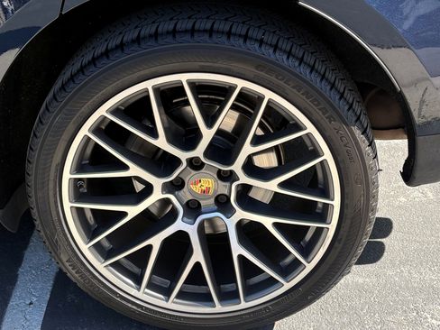 Used 2020 Porsche Macan S image 11