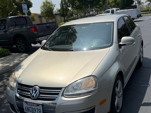 Used 2010 Volkswagen Jetta Limited Edition image 5