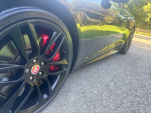 Used 2015 Jaguar F-TYPE R RWD image 12