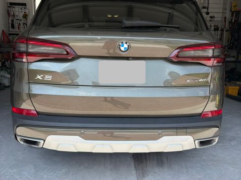 Used 2023 BMW X5 xDrive40i w/ Premium Package image 2