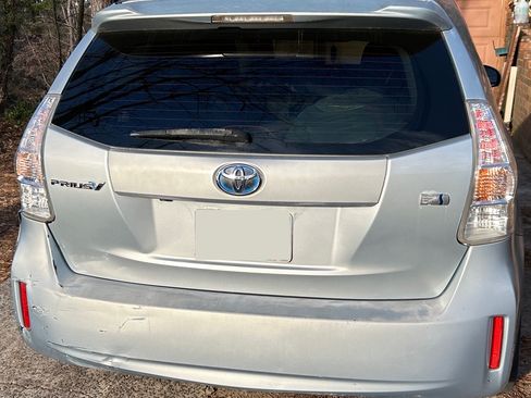 Used 2014 Toyota Prius V Five image 5
