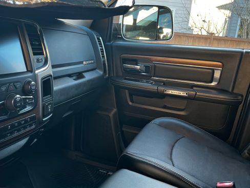 Used 2014 RAM 2500 Laramie w/ Cold Weather Group image 8