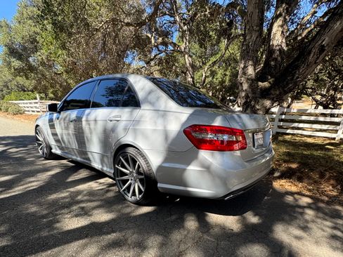 Used 2011 Mercedes-Benz E 550 Sedan image 33