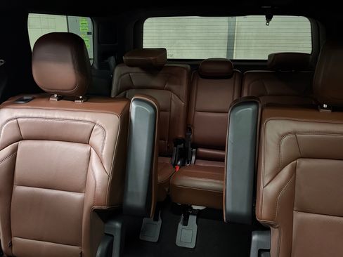 Used 2025 Lincoln Navigator Reserve image 2