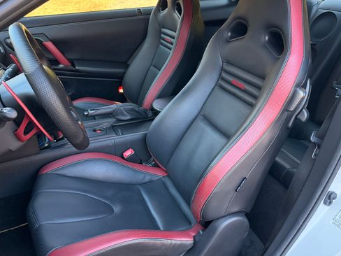 Used 2015 Nissan GT-R Black Edition image 4