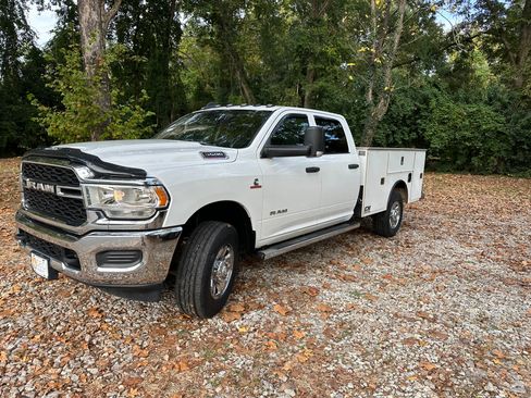 Used 2019 RAM 3500 Tradesman w/ Chrome Appearance Group image 2