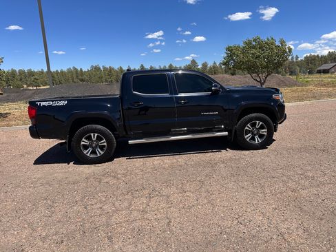Used 2018 Toyota Tacoma TRD Sport w/ Technology Package AWD/4WD image 6