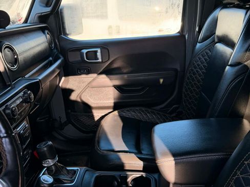 Used 2022 Jeep Wrangler Unlimited Sahara image 9