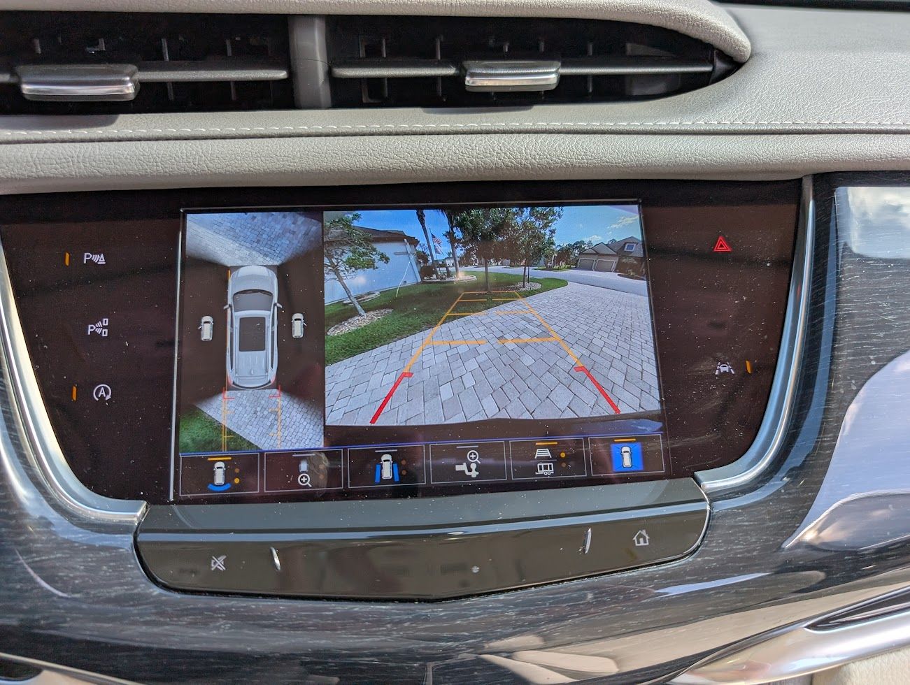 Used 2025 Cadillac XT6 Premium Luxury w/ Technology Package FWD image 14