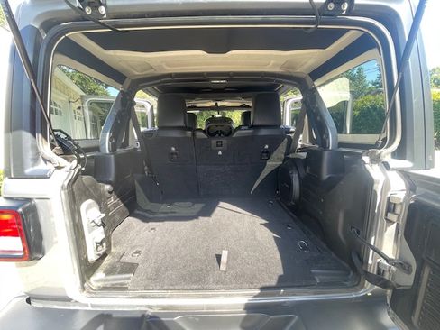 Used 2019 Jeep Wrangler Unlimited Sahara image 13