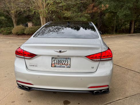 Used 2015 Hyundai Genesis 5.0 image 6