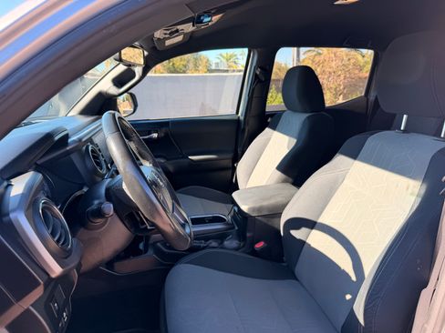 Used 2020 Toyota Tacoma TRD Off-Road image 11