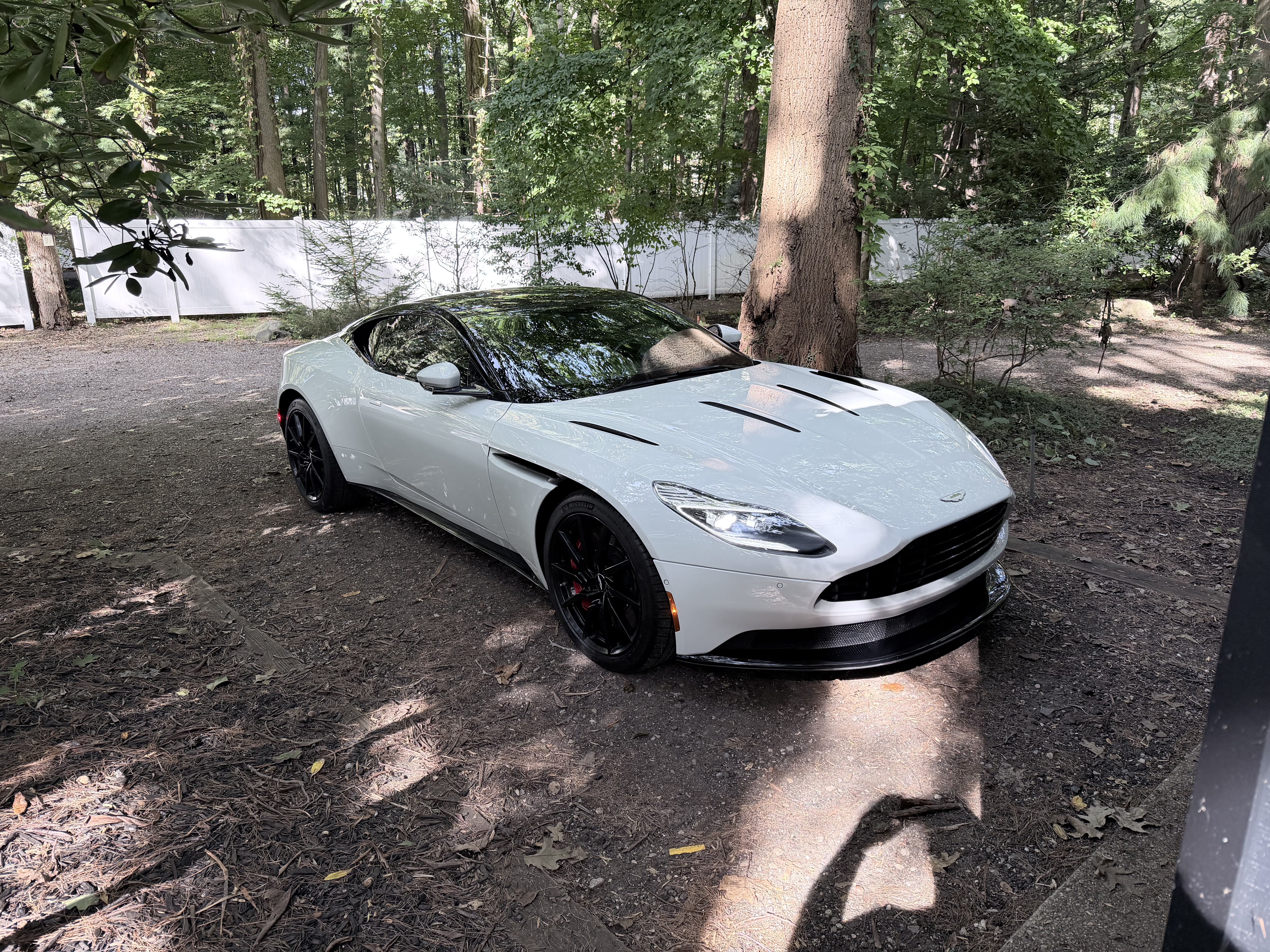 Used 2018 Aston Martin DB11 V12 RWD image 1