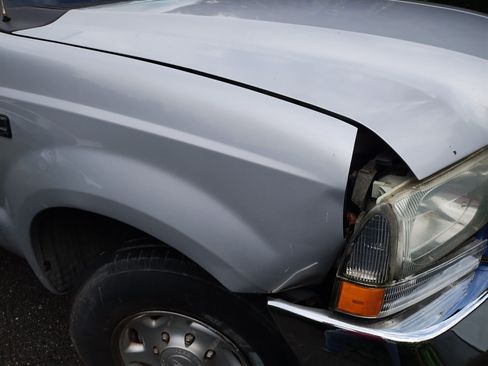 Used 2004 Ford F250 XL RWD image 9