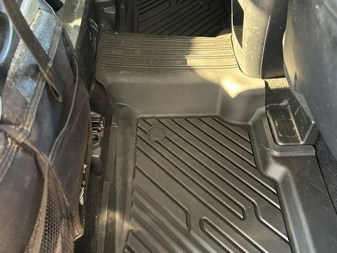 Used 2020 Ford Explorer XLT w/ Equipment Group 202A AWD/4WD image 14