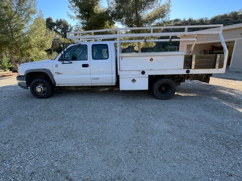 Used 2004 Chevrolet Silverado 3500 161.5 W.B. 4D w/ Heavy-Duty Power Package image 1