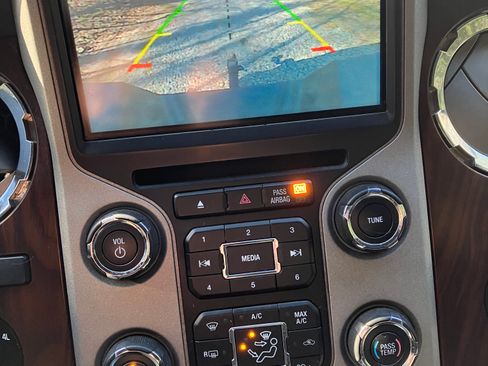 Used 2015 Ford F350 Lariat w/ Lariat Interior Package image 9