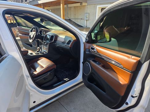 Used 2017 Jeep Grand Cherokee Summit image 13