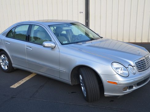Used 2005 Mercedes-Benz E 320 CDI Sedan image 6