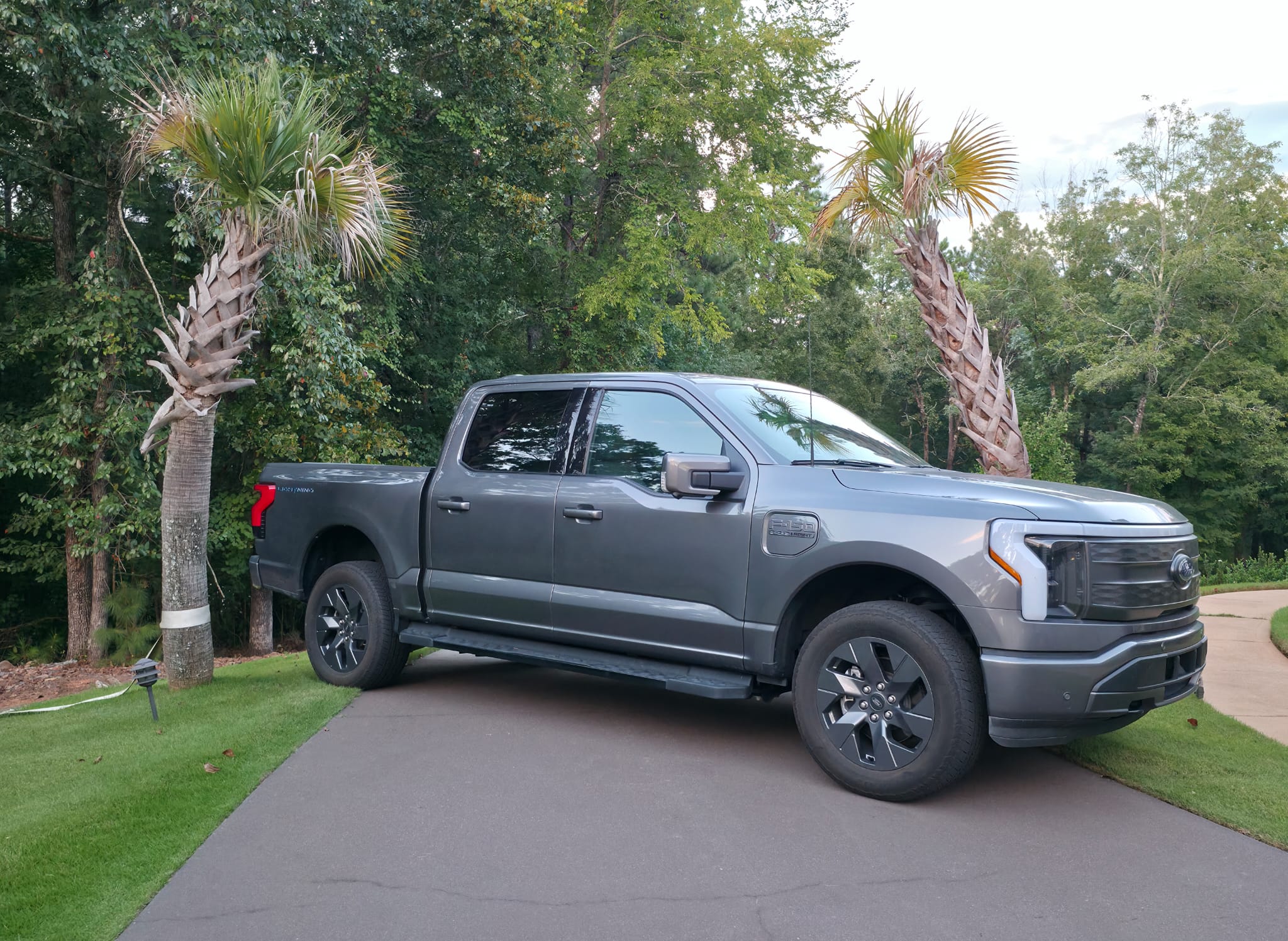 Used 2023 Ford F150 Lightning Lariat AWD/4WD image 1