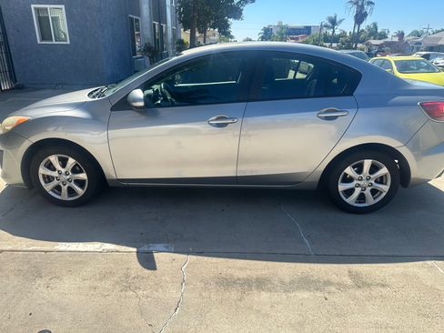 Used 2010 MAZDA MAZDA3 i Touring image 1