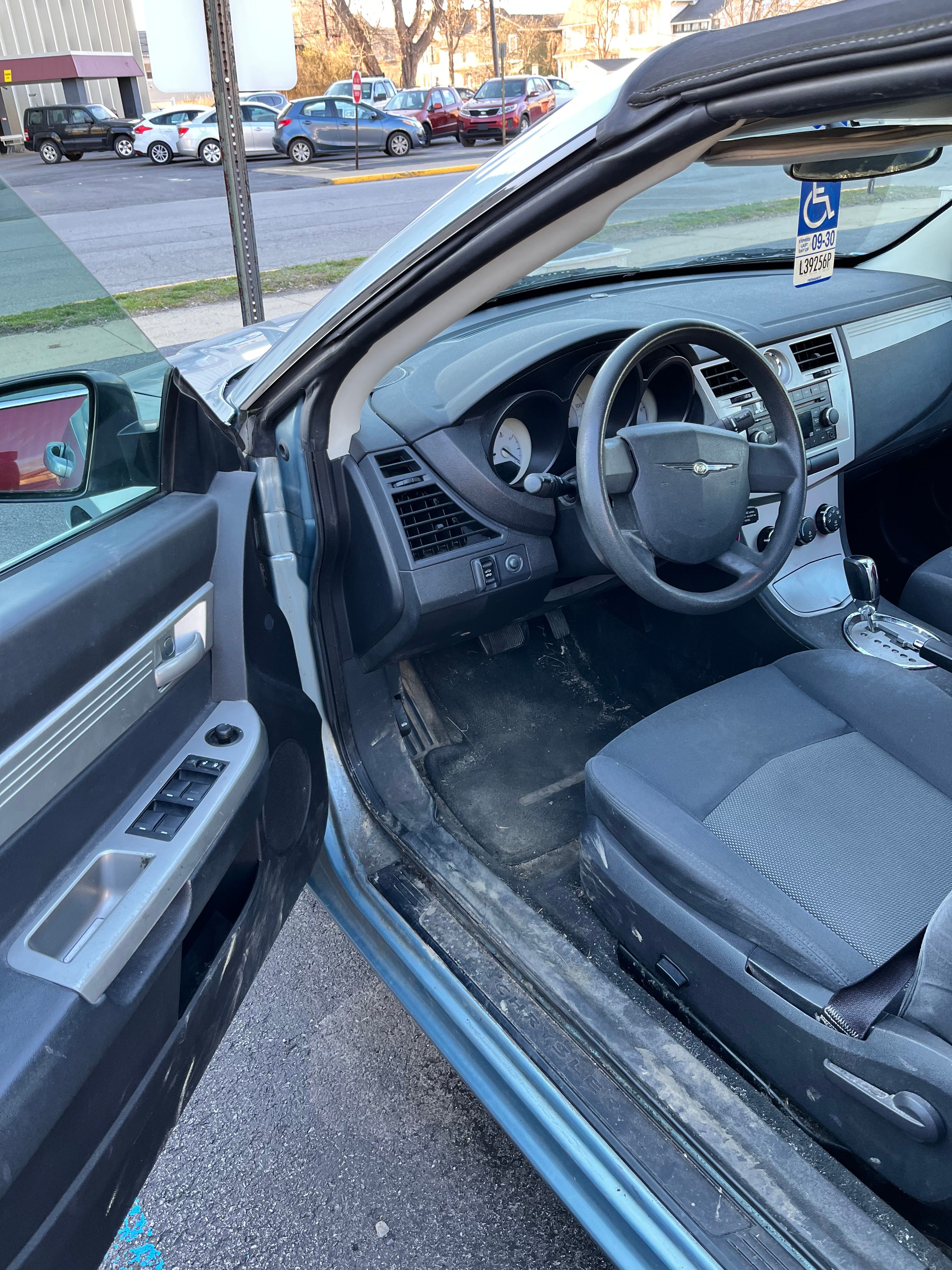 Used 2009 Chrysler Sebring LX w/ Convenience Group FWD image 9