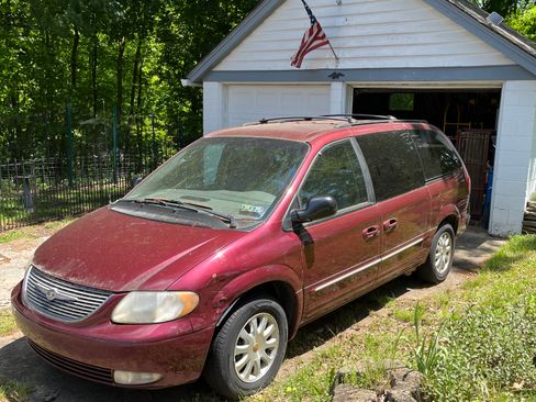 Used 2002 Chrysler Town & Country LXi AWD/4WD image 2