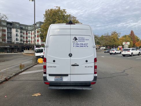 Used 2014 Freightliner Sprinter 2500 image 2