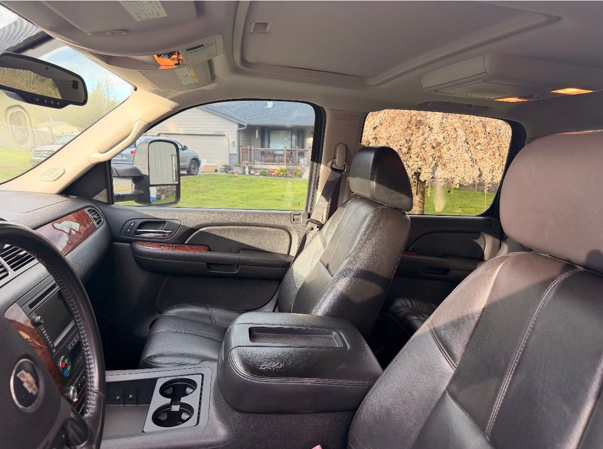Used 2007 Chevrolet Silverado 2500 LTZ w/ Safety Package AWD/4WD image 8