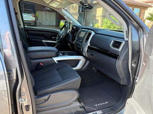 Used 2017 Nissan Titan SV RWD image 13