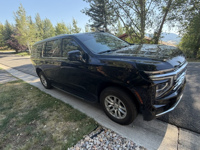 Used 2025 Chevrolet Suburban LT w/ Comfort Package AWD/4WD image 6