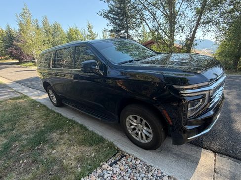 Used 2025 Chevrolet Suburban LT w/ Comfort Package AWD/4WD image 6