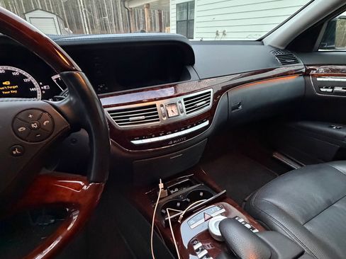 Used 2011 Mercedes-Benz S 550 4MATIC image 8