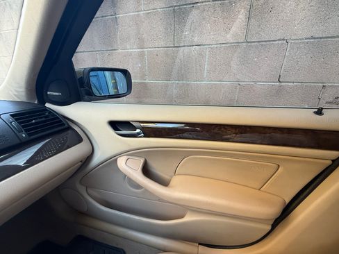 Used 2003 BMW 330xi Sedan image 15