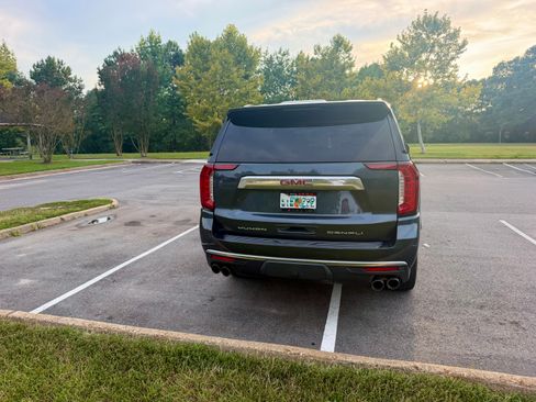 Used 2021 GMC Yukon XL Denali w/ Denali Premium Package AWD/4WD image 5