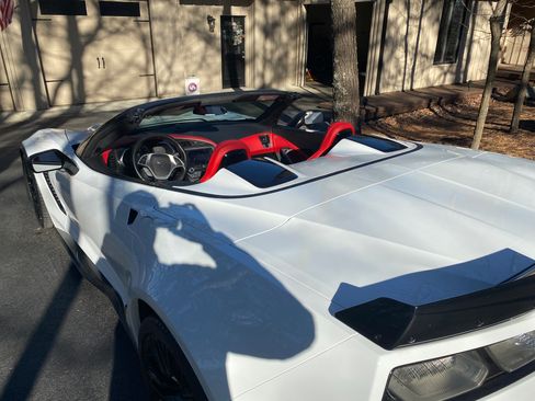 Used 2016 Chevrolet Corvette Z06 w/ 3LZ Preferred Equipment Group image 8