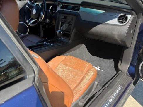 Used 2010 Ford Mustang Premium image 10