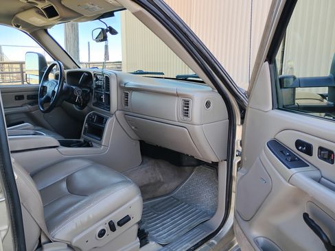 Used 2004 Chevrolet Silverado 3500 4x4 Crew Cab w/ Heavy-Duty Power Package image 9