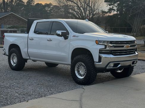 Used 2020 Chevrolet Silverado 1500 LTZ w/ LTZ Premium Package image 10