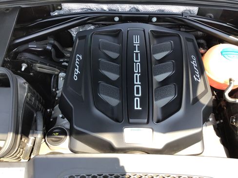 Used 2016 Porsche Macan Turbo AWD/4WD image 8